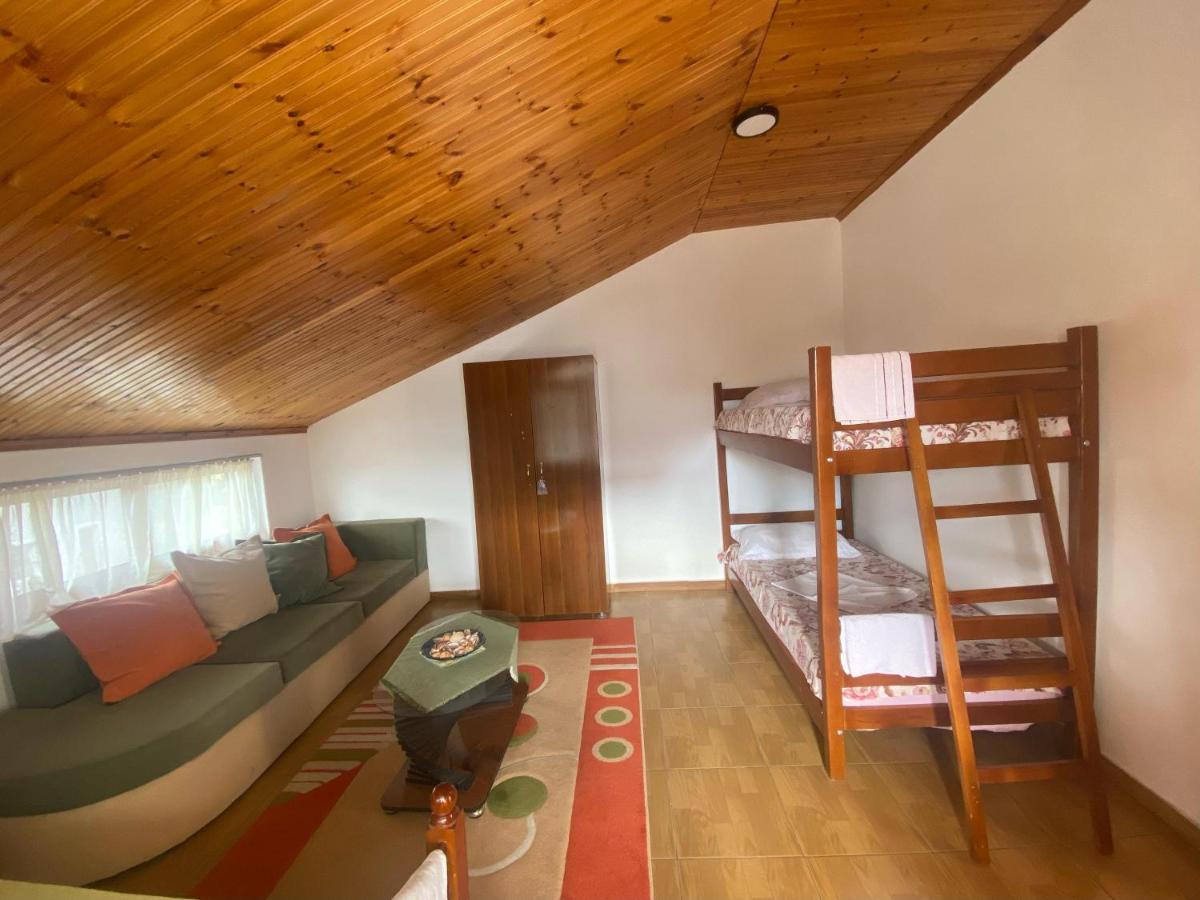 שקודר Happy Corner Guest House מראה חיצוני תמונה